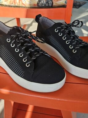 TRAQ By ALGERIA QRUISE Trendy Sneakers